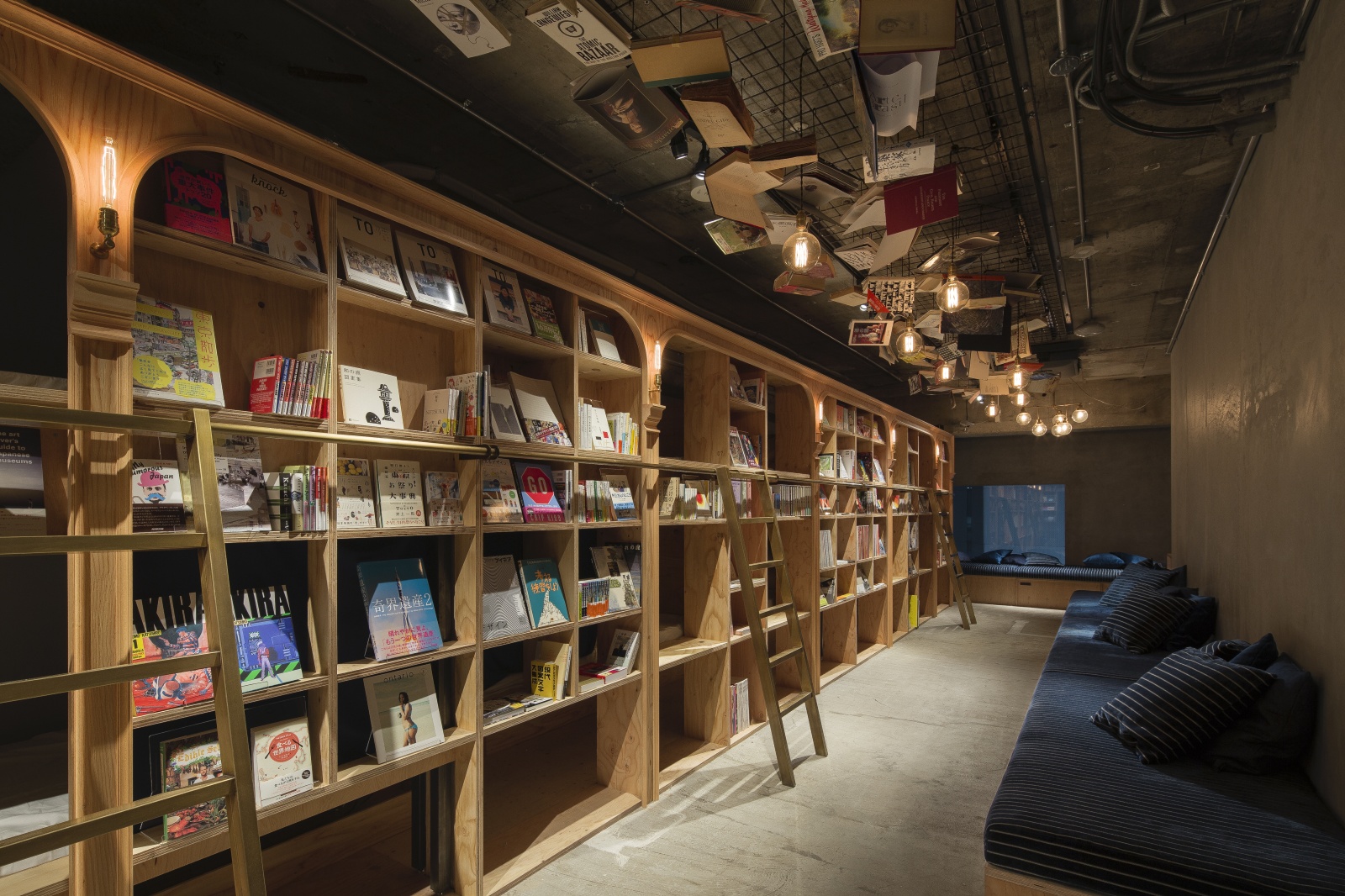 book-and-bed-tokyo-capsule-hotel-in-a-library